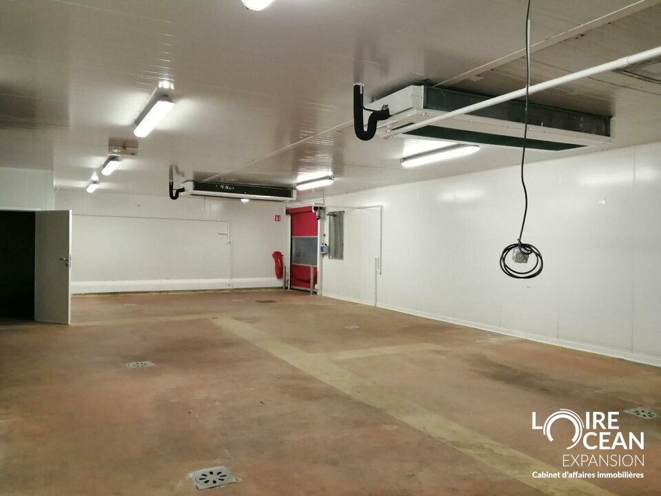 ENTREPÔT DE 675 m² – ZI BOIS JOLY – LES HERBIERS