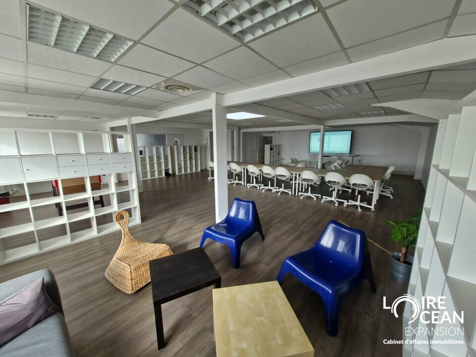 À LOUER BUREAUX GRANDS VOLUMES – OPPORTUNITÉ RARE