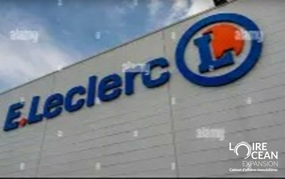 LOCAL  A LOUER ZONE LECLERC PORNIC