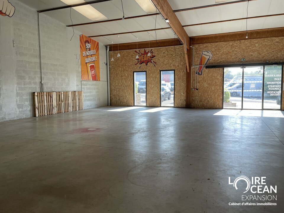 À LOUER  LOCAL COMMERCIAL d’environ 250 m²