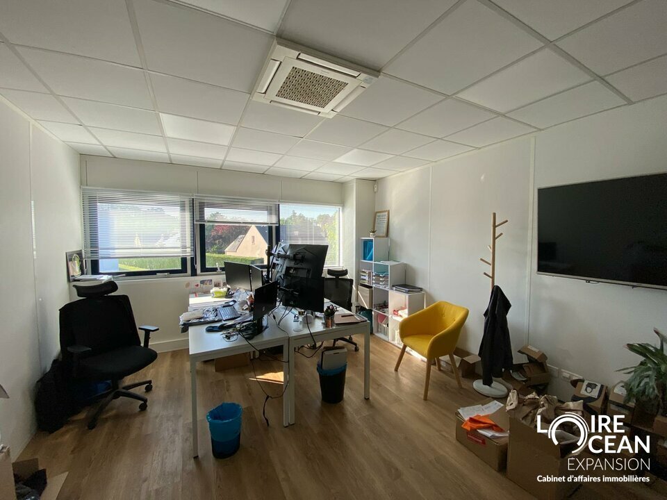 LOCATION / BUREAU MEUBLE