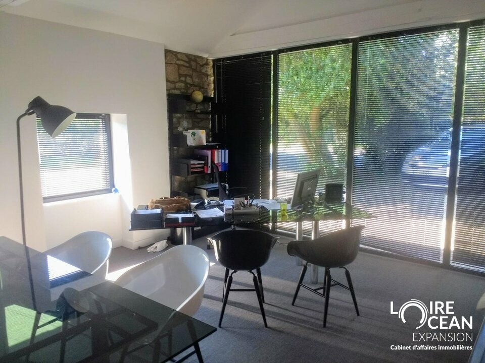 BUREAUX À LOUER  GUÉRANDE (TRÉVEDAIS)  ENVIRONNEMENT CALME & ACCÈS RAPIDE VOIE EXPRESS