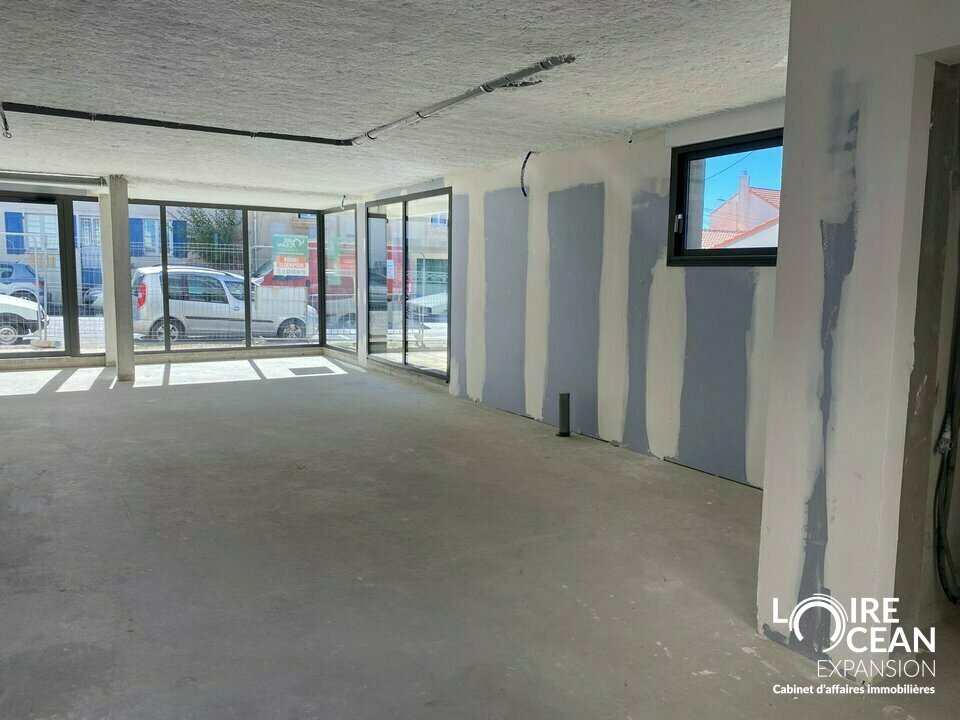 LOCAL COMMERCIAL NEUF GRANDE VISIBILITE AXE PRINCIPAL PORNIC
