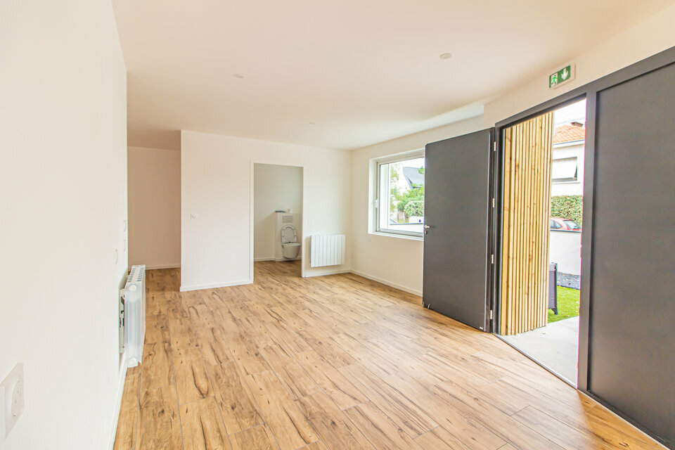 A LOUER LOCAL PROFESSIONNEL / BUREAUX