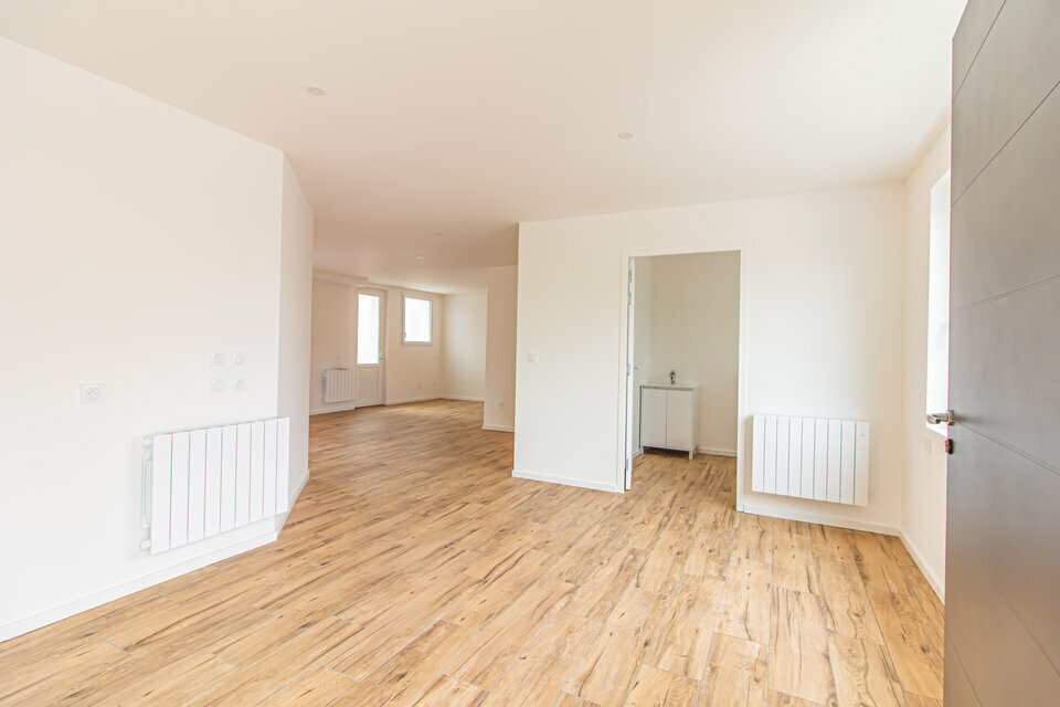 A LOUER LOCAL PROFESSIONNEL / BUREAUX