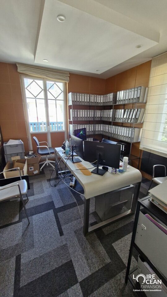 A LOUER BUREAUX A LA BAULE – VENTRE VILLE