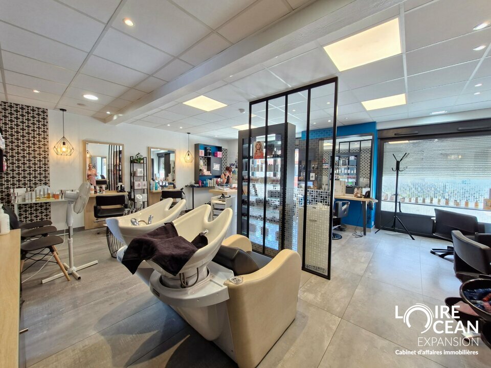 À VENDRE – MURS COMMERCIAUX – CENTRE-BOURG DE VUE