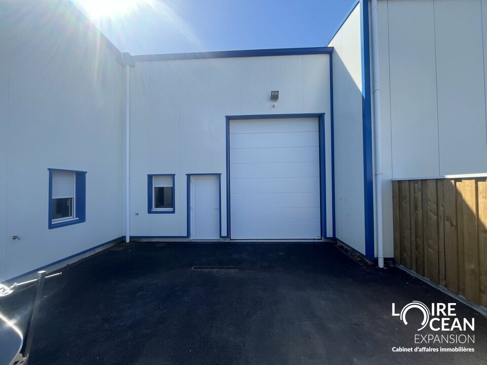 LOCAL D&rsquo;ACTIVITE/ENTREPOT NEUF ET AMENAGE A PROXIMITE ACCES ROUTE BLEUE LA PLAINE SUR MER !