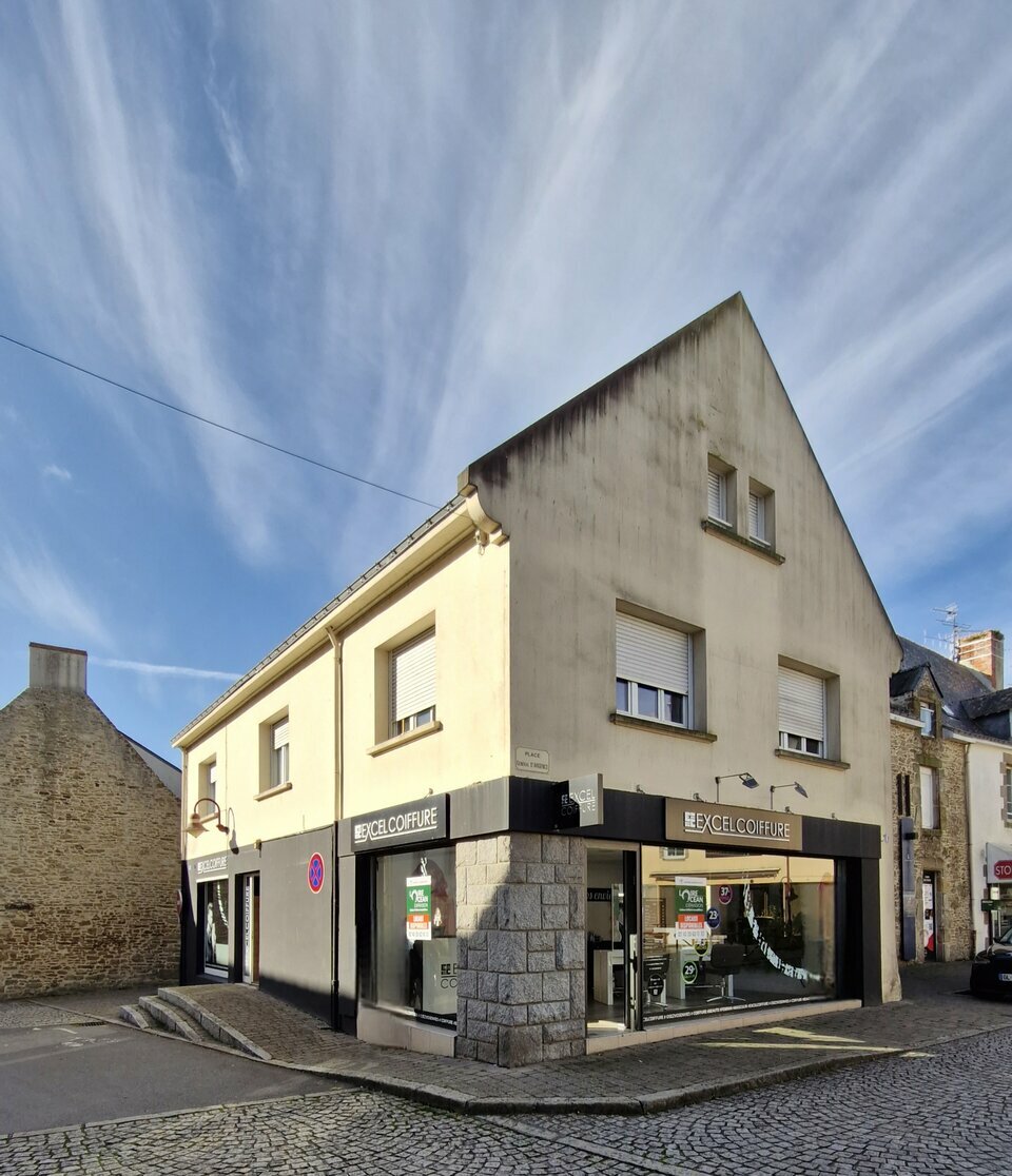 LOCAL COMMERCIAL D’ANGLE A LOUER BOURG D’HERBIGNAC