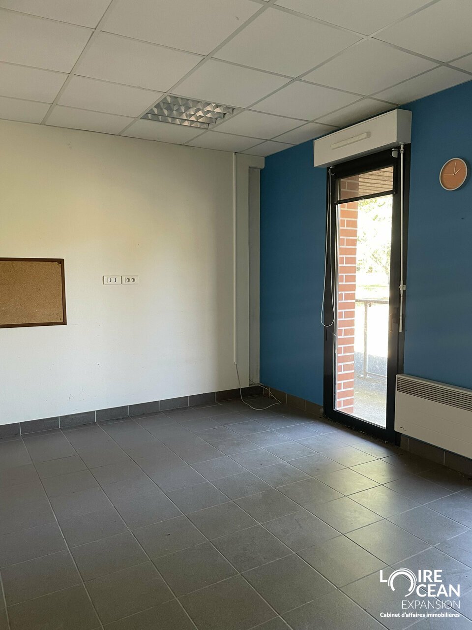 Local d&rsquo;activité à vendre  Orée-d&rsquo;Anjou  200 m²