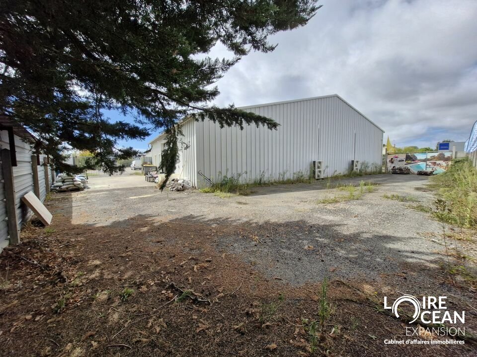 PORNIC OUEST – LOCAL COMMERCIAL/ACTIVITE AVEC STOCKAGE EXTERIEUR PRIVATIF – FORTE VISIBLITE !