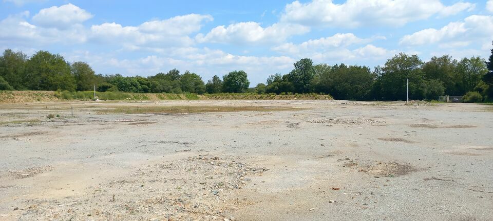 Terrain + Bâtiment à vocation d&rsquo;activités diverses – Commune de Vigneux