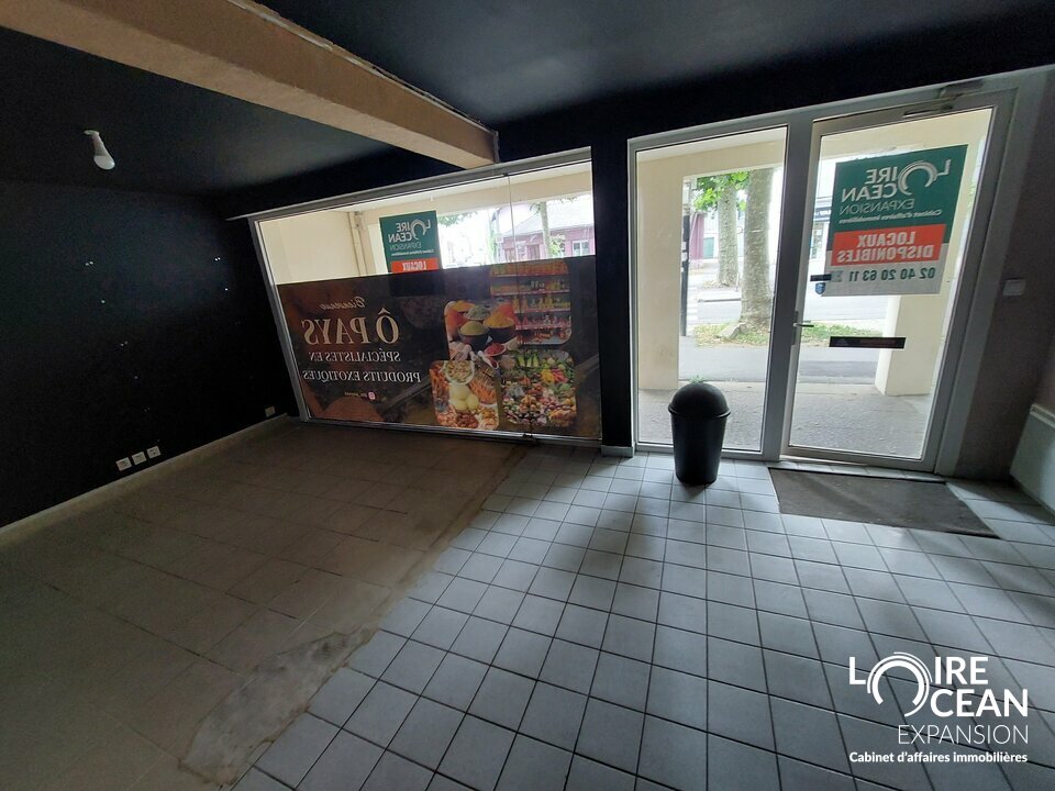 Local commercial ou bureau à louer  Axe passant