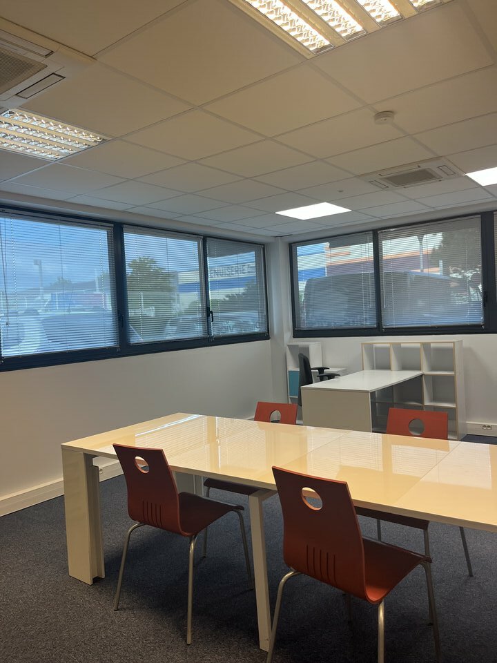 A VENDRE BUREAU LA BAULE