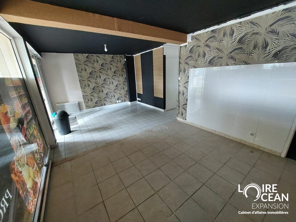 Local commercial ou bureau à louer  Axe passant