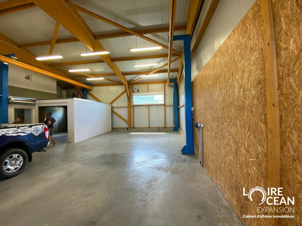 Bâtiment d&rsquo;activité indépendant d&rsquo;environ 395 m²  idéal pour activité artisanale