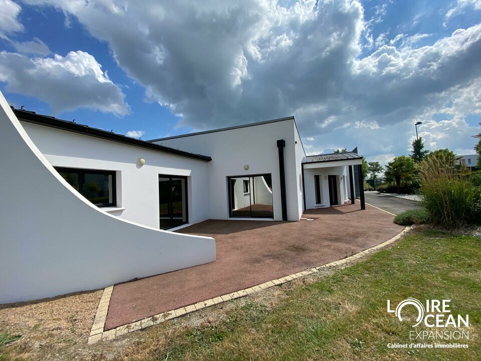 À vendre  Bâtiment d’activité R+1 de 908 m² sur 4 000 m² de terrain  Sud Loire (Nantes)