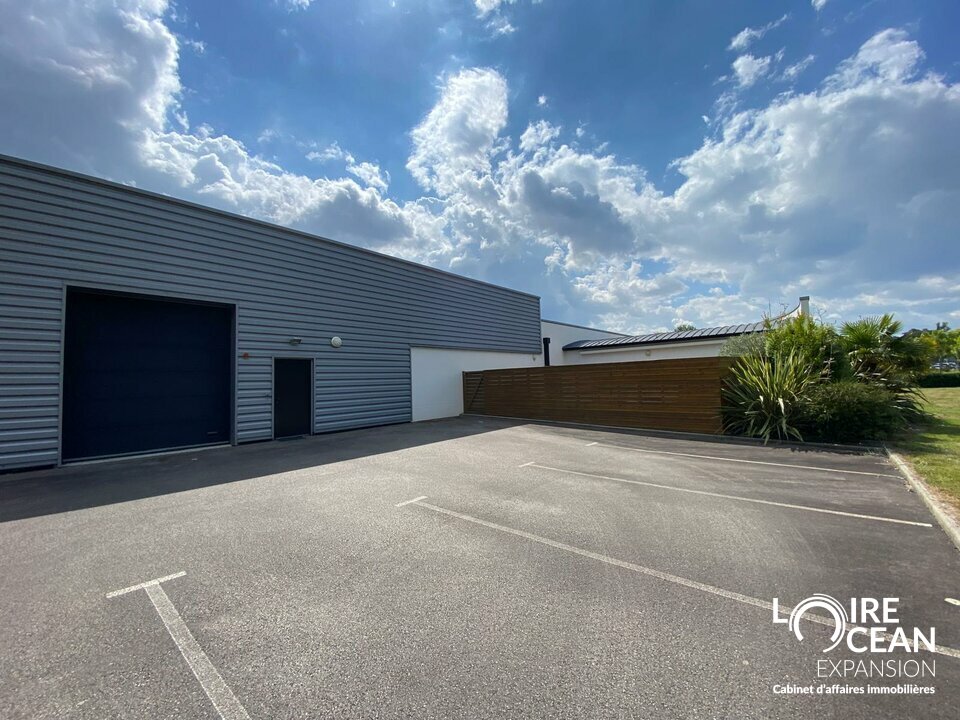 À vendre  Bâtiment d’activité R+1 de 908 m² sur 4 000 m² de terrain  Sud Loire (Nantes)