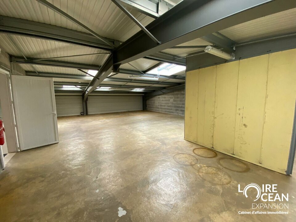 À vendre  Bâtiment d&rsquo;activité R+1 de 908 m² sur 4 000 m² de terrain  Sud Loire (Nantes)