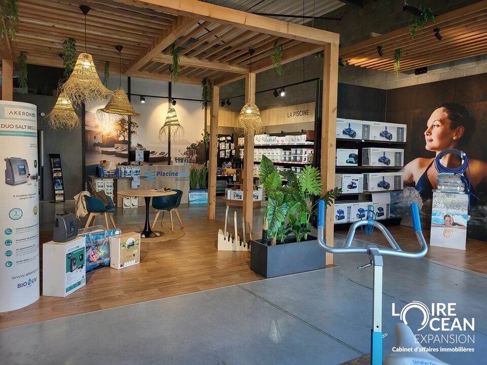 LOCAL COMMERCIAL 200 m² – ZONE COMMERCIALE DE ST BREVIN LES PINS !