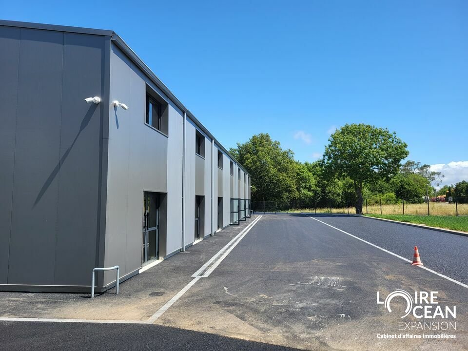 LOCAUX D&rsquo;ACTIVITE/ENTREPOT avec Belle visibilité sur St Brévin