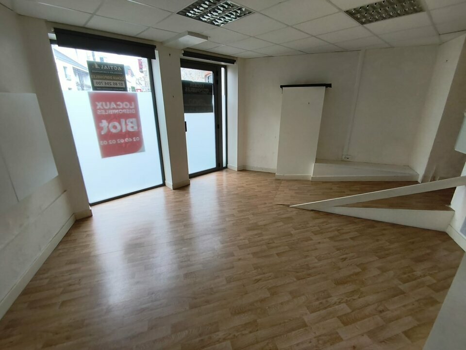 Bureaux 110 m² RDC  Excellente visibilité sur axe très passant