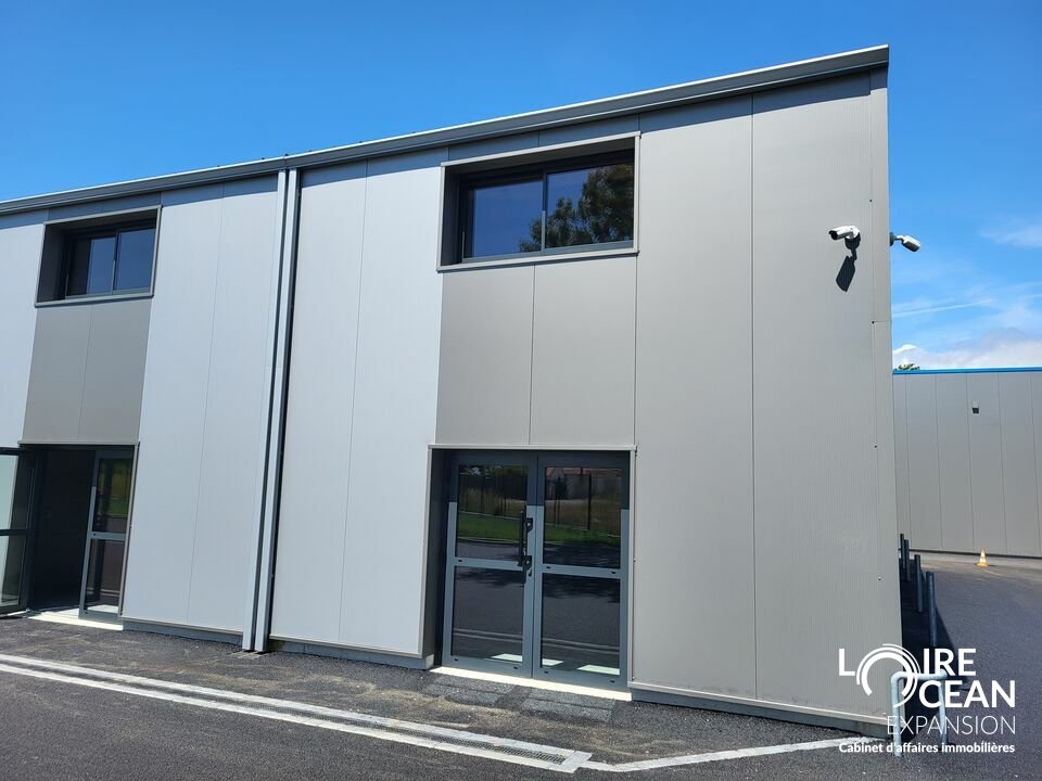 LOCAUX D&rsquo;ACTIVITE/ENTREPOT avec Belle visibilité sur St Brévin