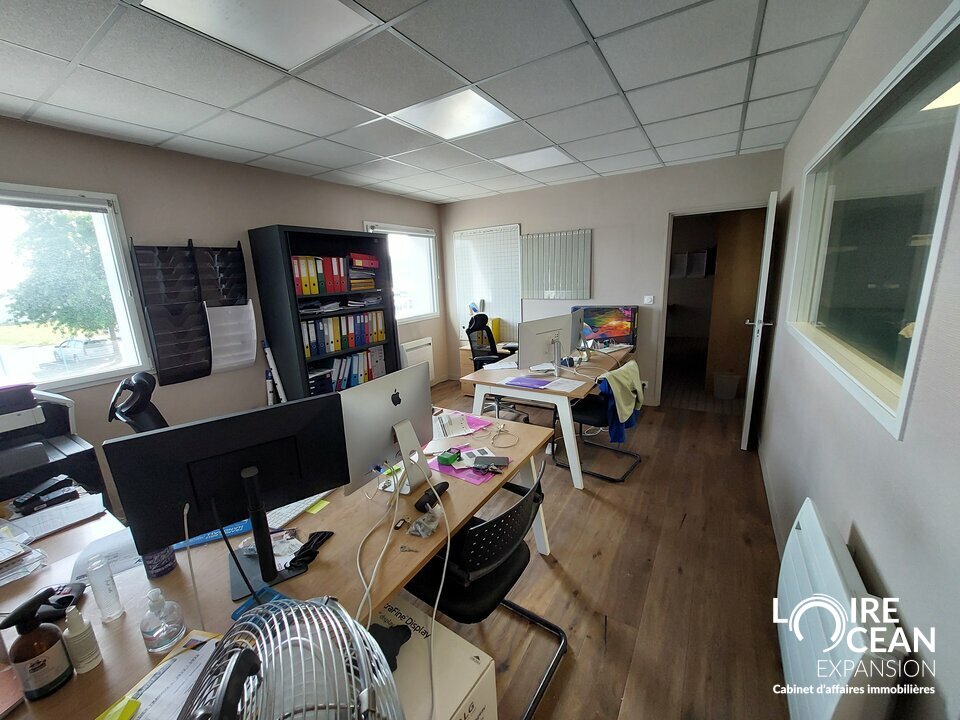 A LOUER BUREAU GRAND ESPACE EXTERIEUR
