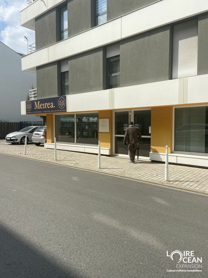 A LOUER LOCAL COMMERCIAL LA BAULE