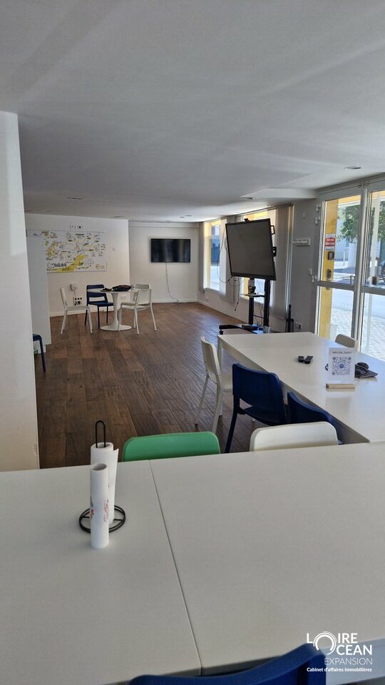 A LOUER LOCAL COMMERCIAL LA BAULE