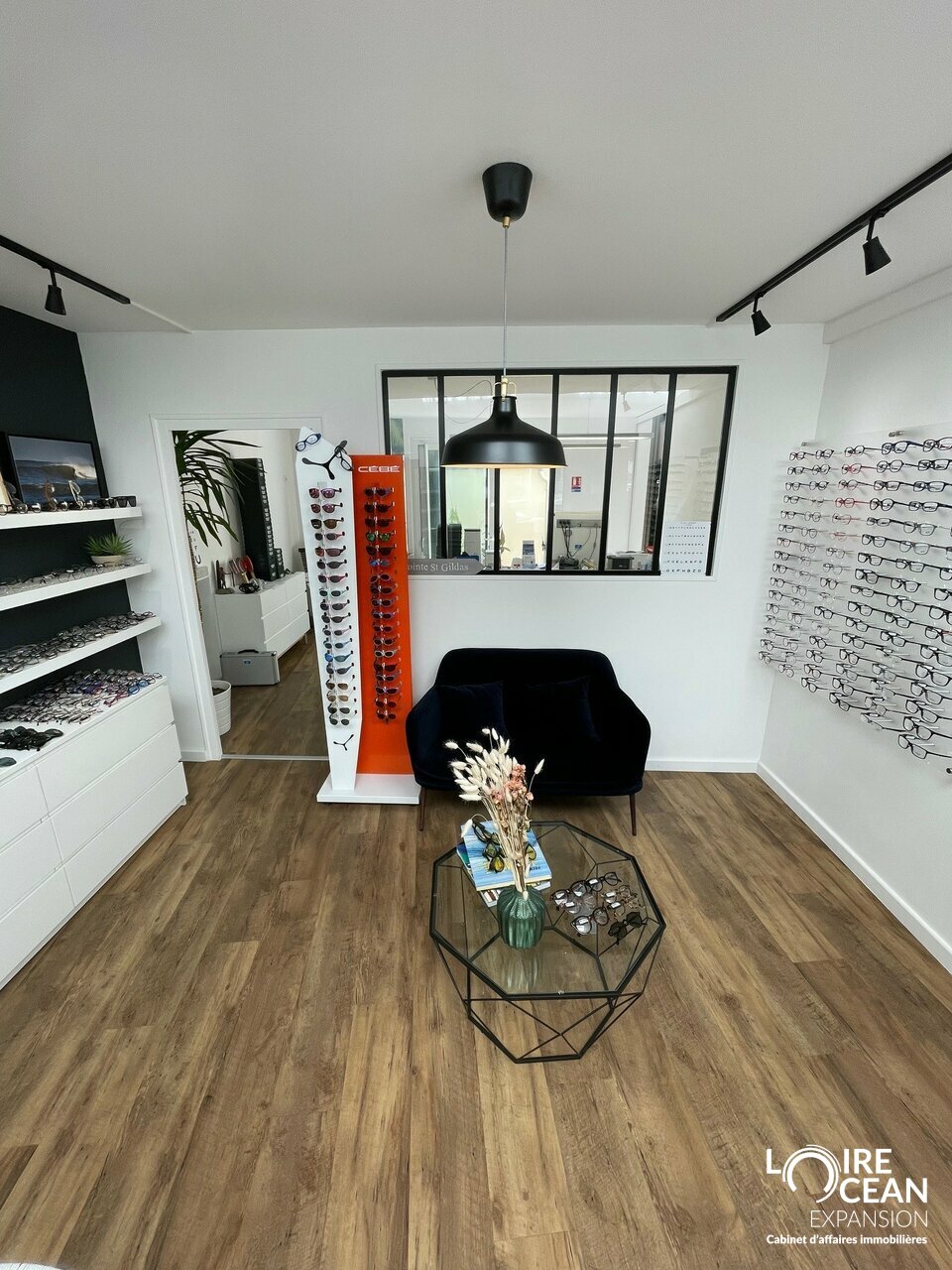 LOCAL COMMERCIAL GRANDE VISIBLITE, PLACE CENTRALE DE LA PLAINE SUR MER !