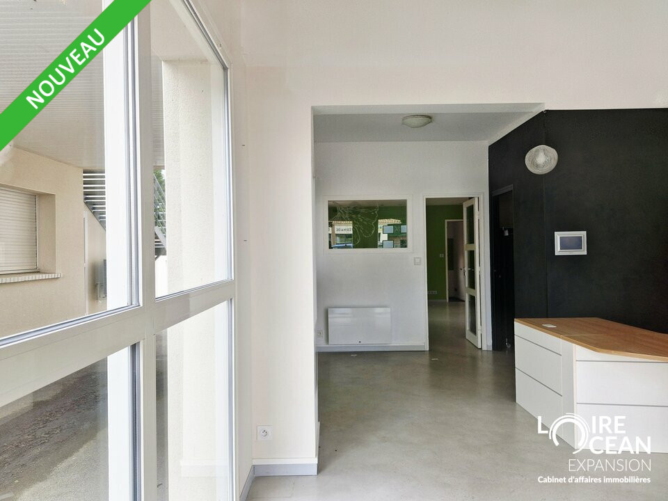 LOCAL COMMERCIAL / BUREAUX  BELLE VISIBILITE ET PRESTATIONS A PORNIC