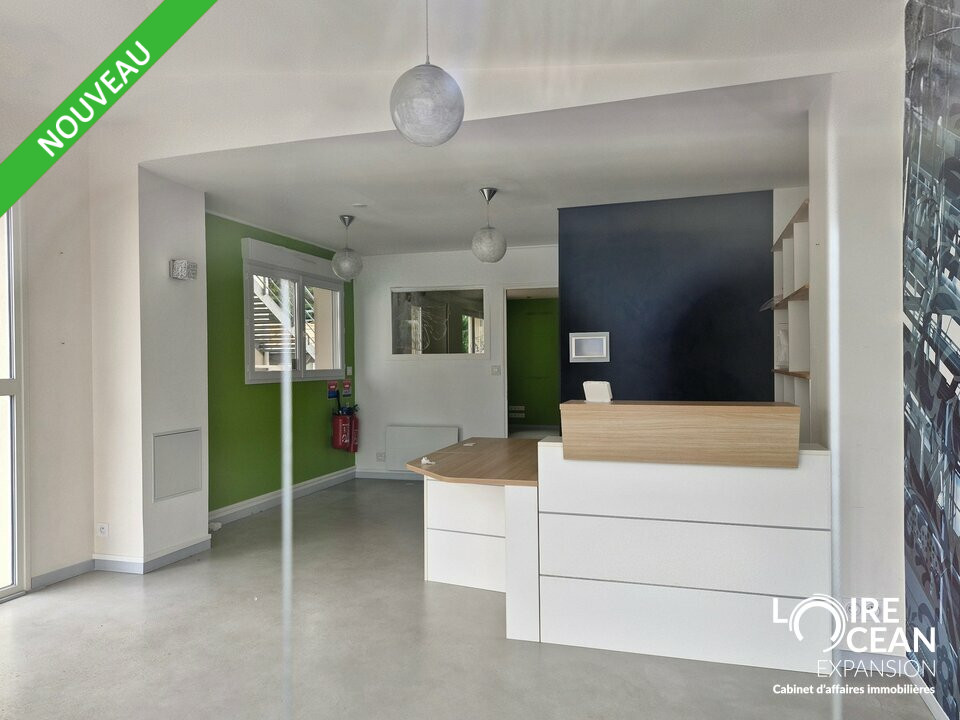 LOCAL COMMERCIAL / BUREAUX  BELLE VISIBILITE ET PRESTATIONS A PORNIC