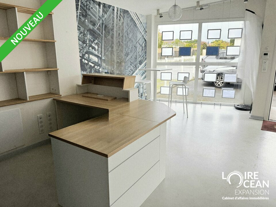 LOCAL COMMERCIAL / BUREAUX  BELLE VISIBILITE ET PRESTATIONS A PORNIC