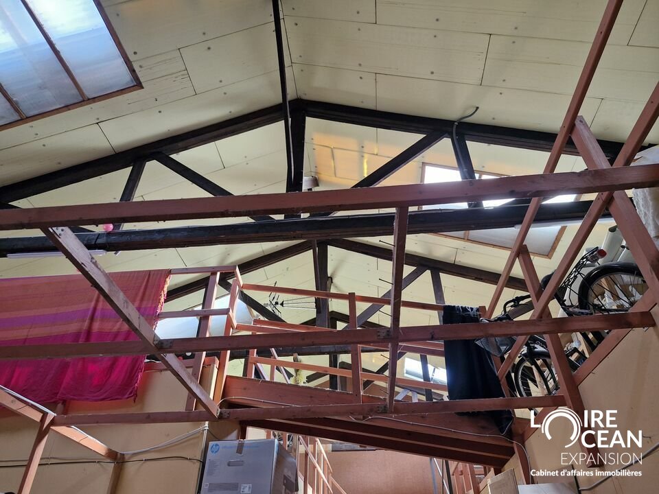 Opportunité, bâtiment d&rsquo;environ 250 m² avec fort potentiel d&rsquo;aménagement – Paimboeuf !
