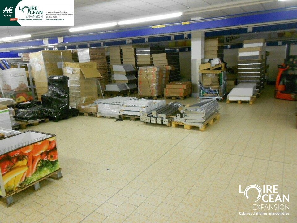 SAINT ETIENNE DE MONTLUC ( 44 )  CE LOCAL EST A LOUER POUR UNE DUREE DE UN  A TROIS ANS