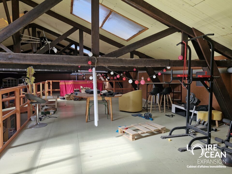 Opportunité, bâtiment d&rsquo;environ 250 m² avec fort potentiel d&rsquo;aménagement – Paimboeuf !