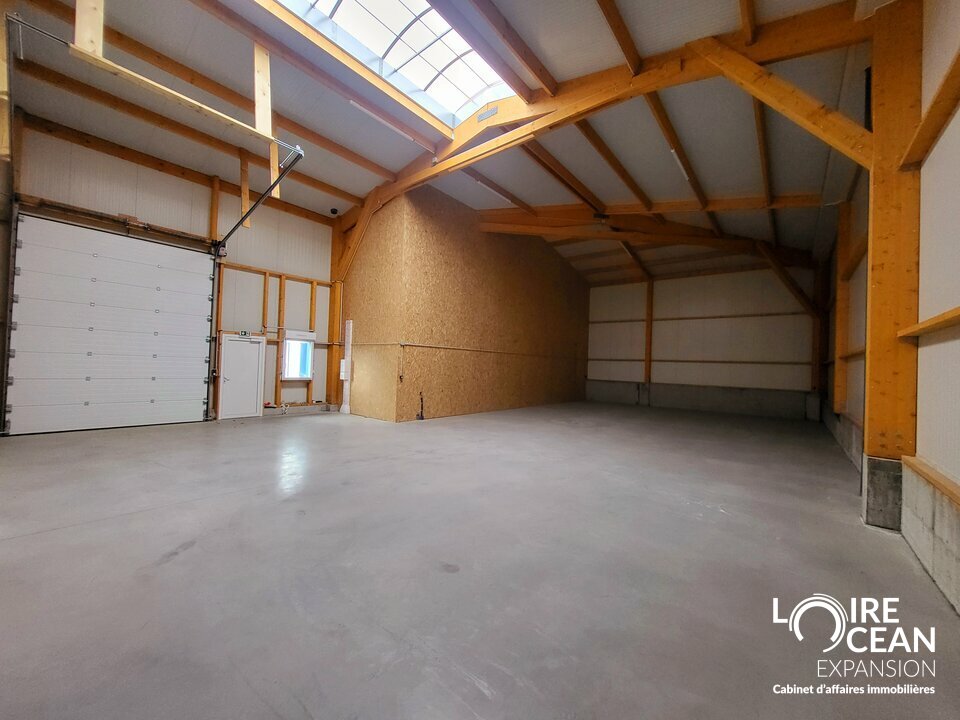 LOCAL D&rsquo;ACTIVITE/ENTREPOT SUR TERRAIN CLOS A PROXIMITE ACCES ROUTE BLEUE LA PLAINE SUR MER !
