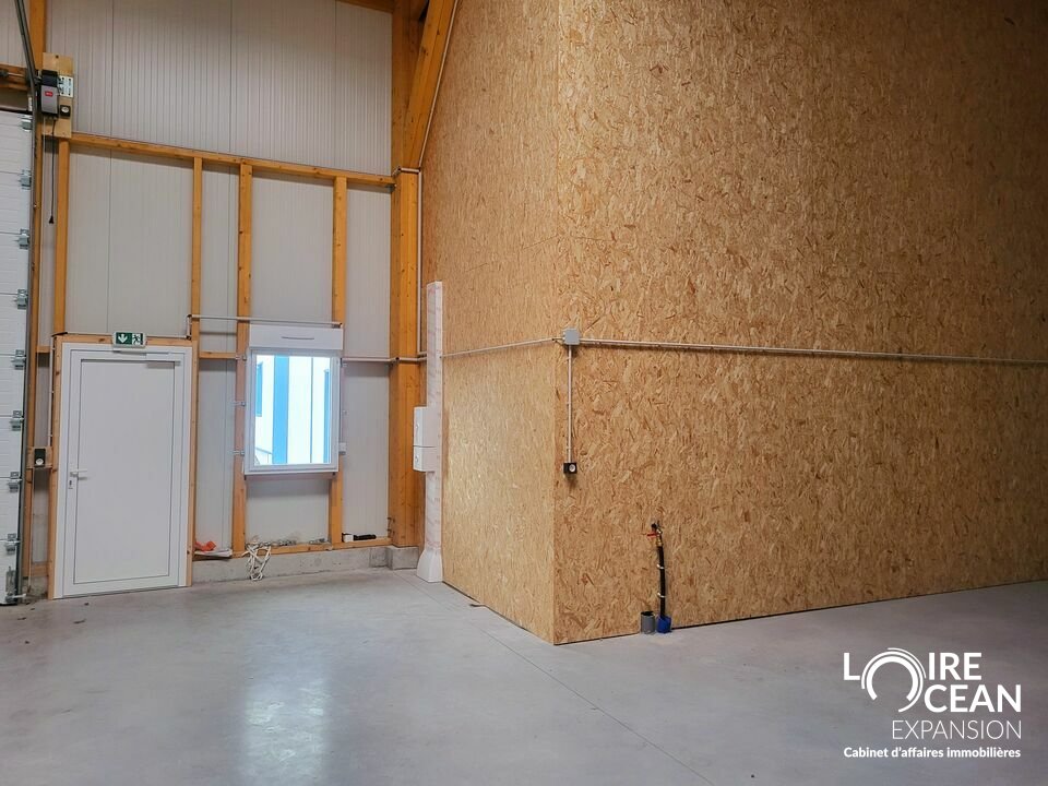 LOCAL D&rsquo;ACTIVITE/ENTREPOT SUR TERRAIN CLOS A PROXIMITE ACCES ROUTE BLEUE LA PLAINE SUR MER !