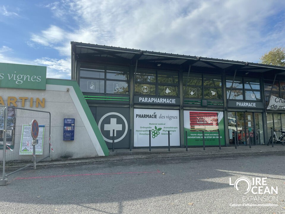 PONT-SAINT-MARTIN  LOCAL COMMERCIAL 270 m²