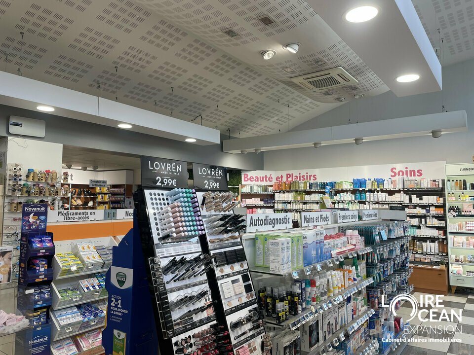 PONT-SAINT-MARTIN  LOCAL COMMERCIAL 270 m²
