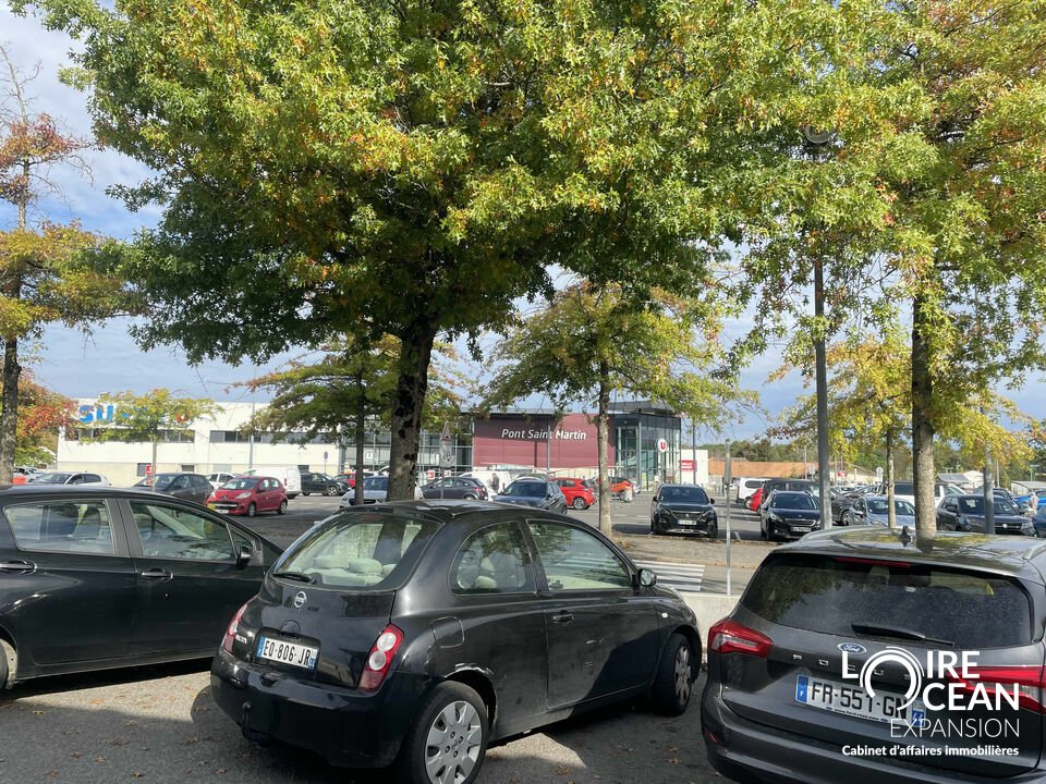 PONT-SAINT-MARTIN  LOCAL COMMERCIAL 270 m²