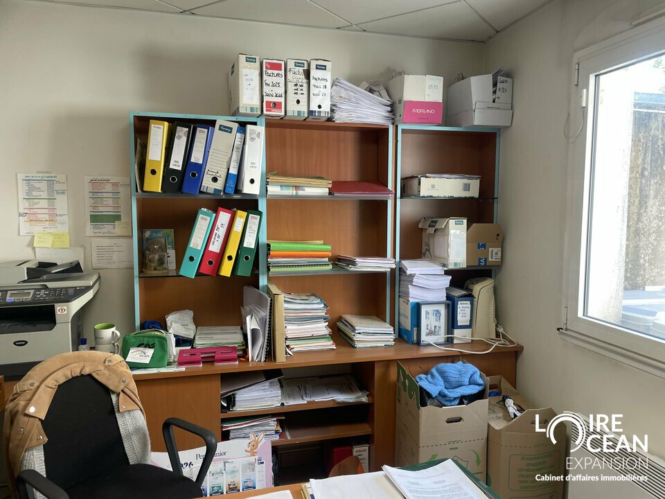 PONT-SAINT-MARTIN  LOCAL COMMERCIAL 270 m²