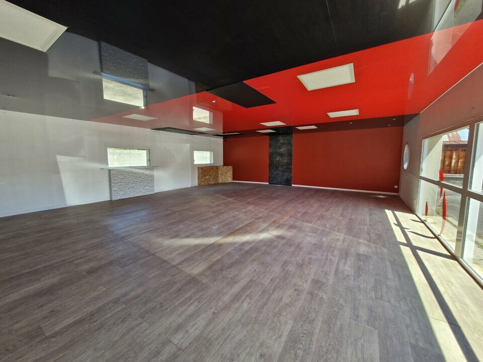 LOCAL COMMERCIAL + LOGEMENT – PORNIC OUEST – Axe passant !
