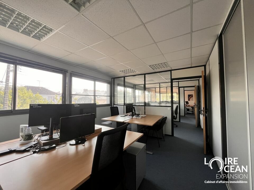À LOUER  BUREAUX CLIMATISÉS DE 233 m²
