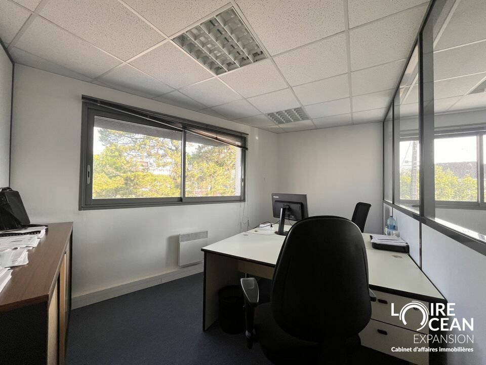À LOUER  BUREAUX CLIMATISÉS DE 233 m²