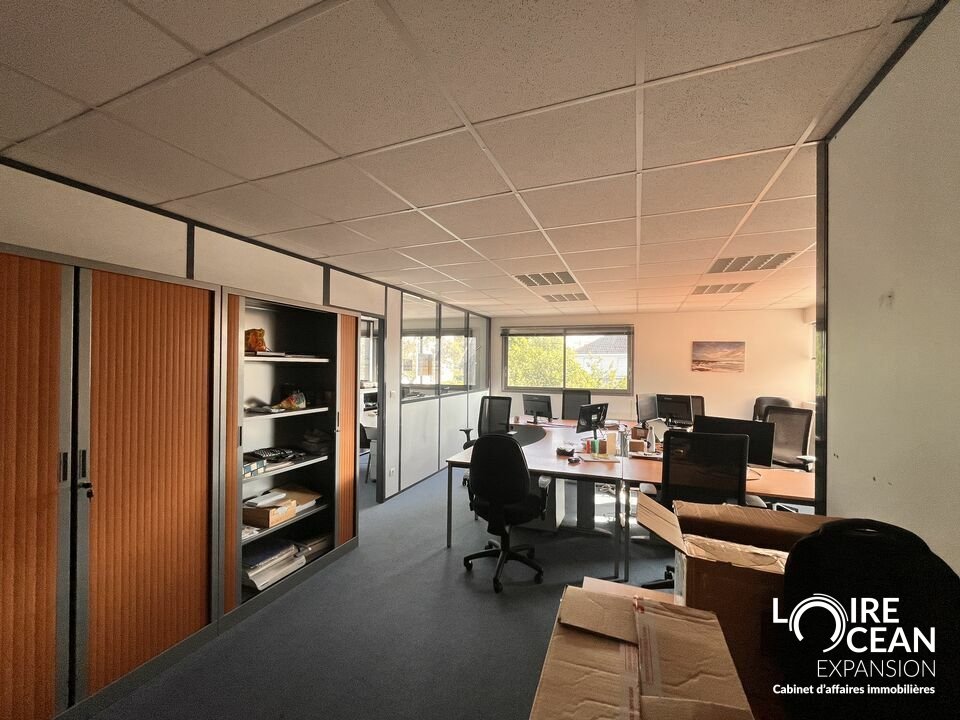 À LOUER  BUREAUX CLIMATISÉS DE 233 m²
