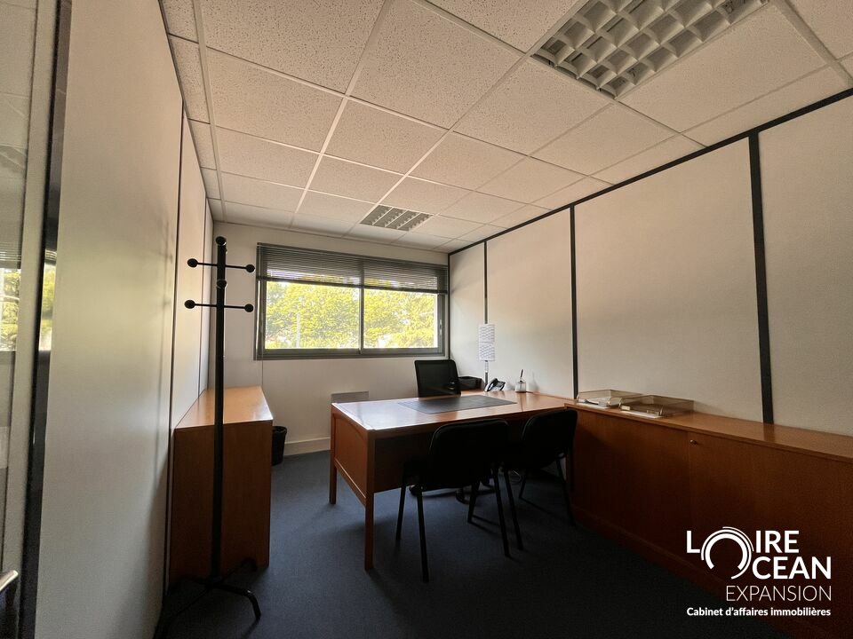 À LOUER  BUREAUX CLIMATISÉS DE 233 m²