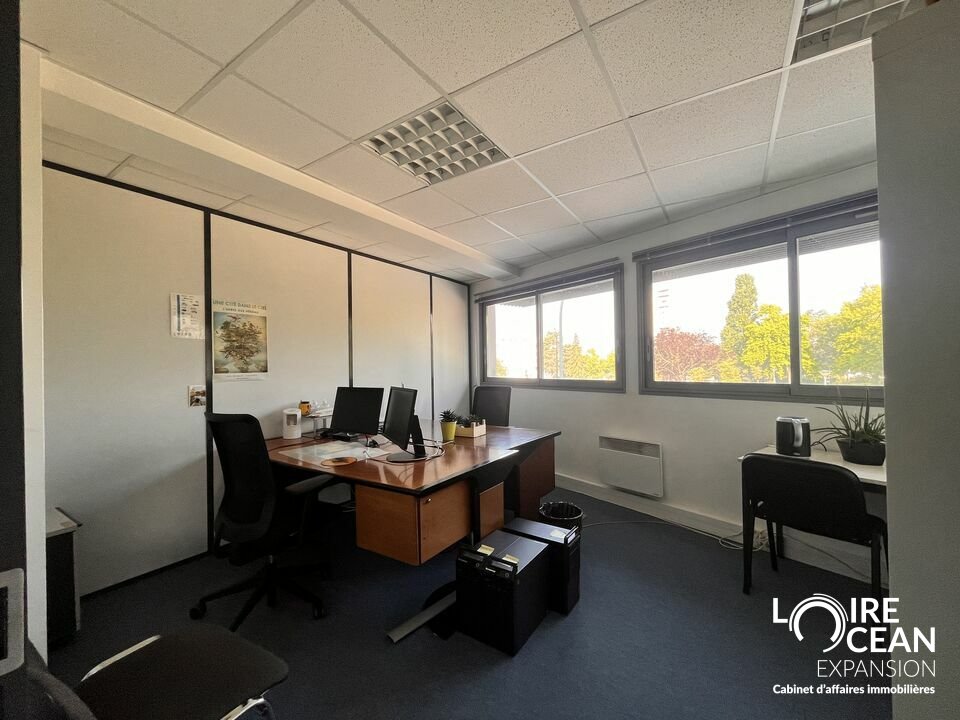 À LOUER  BUREAUX CLIMATISÉS DE 233 m²