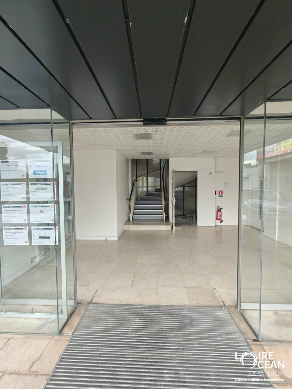 Bureaux PMR avec ascenseur – Visibilité exceptionnelle Route de Paris – R+2